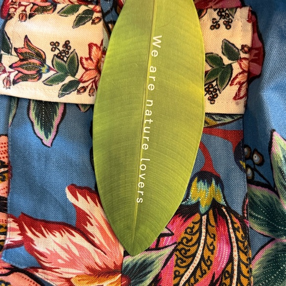 NWT FARM Rio Blue Floral Women's Cargo Shorts - Picture 4 of 8